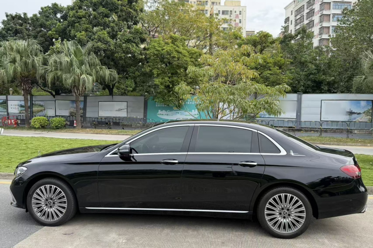 奔驰E级 2021款 改款 E 300 L 豪华型车身外观4