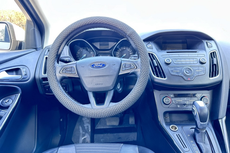 福特 福克斯 2015款 两厢 1.6L 自动风尚型中控内饰7003