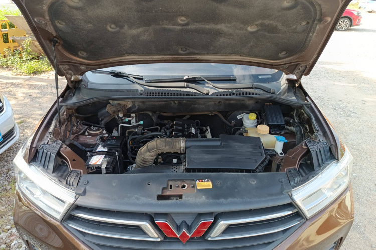 五菱汽车 五菱宏光 2018款 1.5L S舒适型L2B机舱底盘24