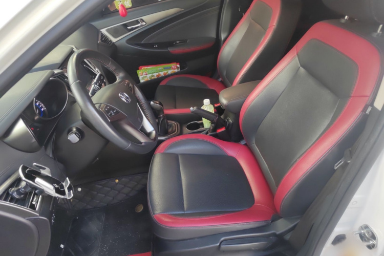 长安 逸动 2016款 XT 1.6L 手动俊酷型局部细节19