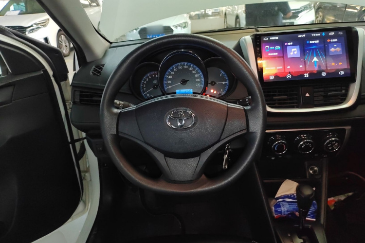 丰田 威驰FS 2019款 1.5L CVT锋驰版中控内饰13