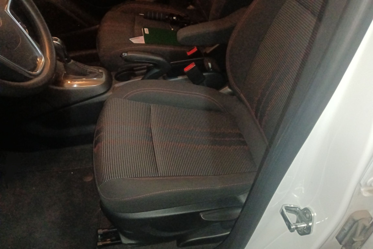 别克 昂科拉 2015款 1.4T 自动两驱都市精英型中控内饰19