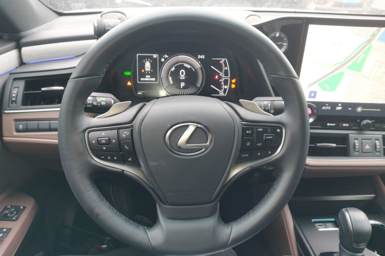 雷克萨斯ES 2025款 300h 臻享版中控内饰13