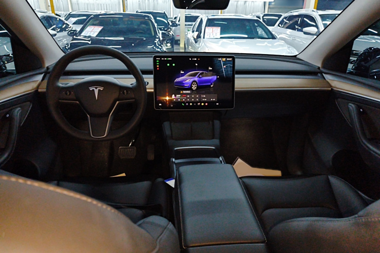 特斯拉 Model Y 2022款 改款 后轮驱动版中控内饰7002