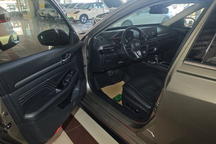 日产 天籁 2022款 2.0L XL-Upr 优享版中控内饰20