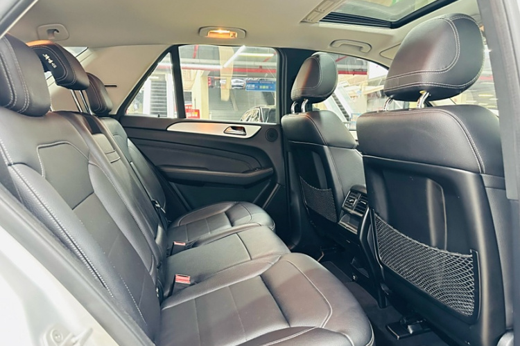 奔驰M级 2015款 ML 320 4MATIC局部细节41