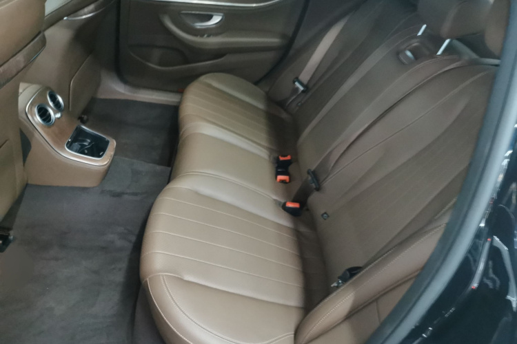 奔驰E级 2023款 E 260 L中控内饰7004