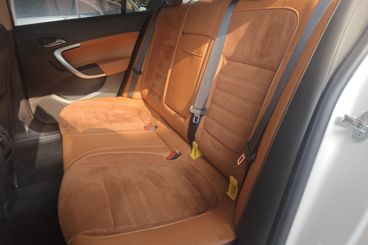 别克 君威 2015款 1.6T 精英技术型中控内饰21