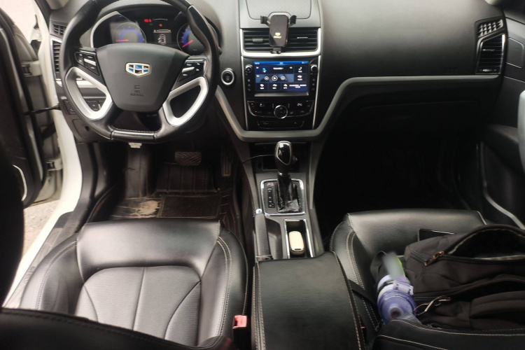 吉利汽车 帝豪 2016款 三厢 1.5L CVT向上版中控内饰7002