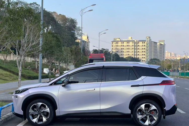 埃安 AION V 2021款 Plus 80 智领版 三元锂车身外观4