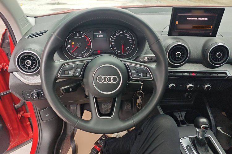 奥迪Q2L 2021款 35 TFSI 进取动感型中控内饰13