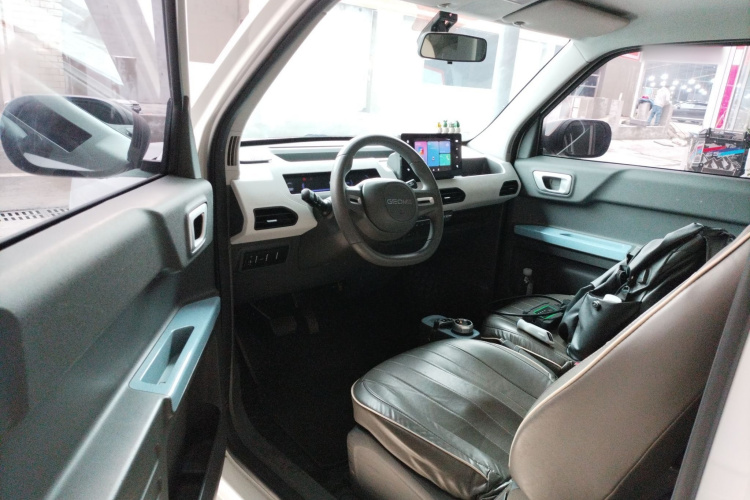 吉利银河 2024款 熊猫mini 200km 耐力熊中控内饰7003