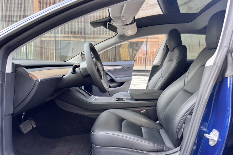 特斯拉 Model 3 2021款 标准续航后驱升级版中控内饰19