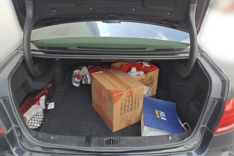 奔驰E级 2015款 E 260 L 运动型局部细节23