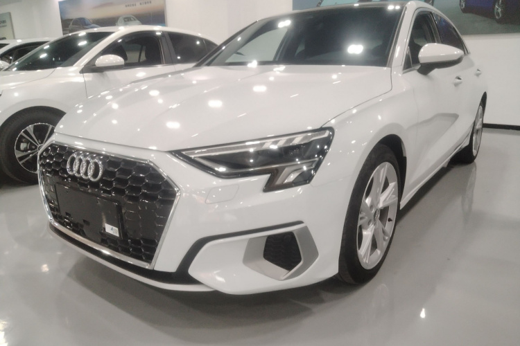 奥迪A3 2021款 A3L Limousine 35 TFSI 时尚致雅型车身外观1