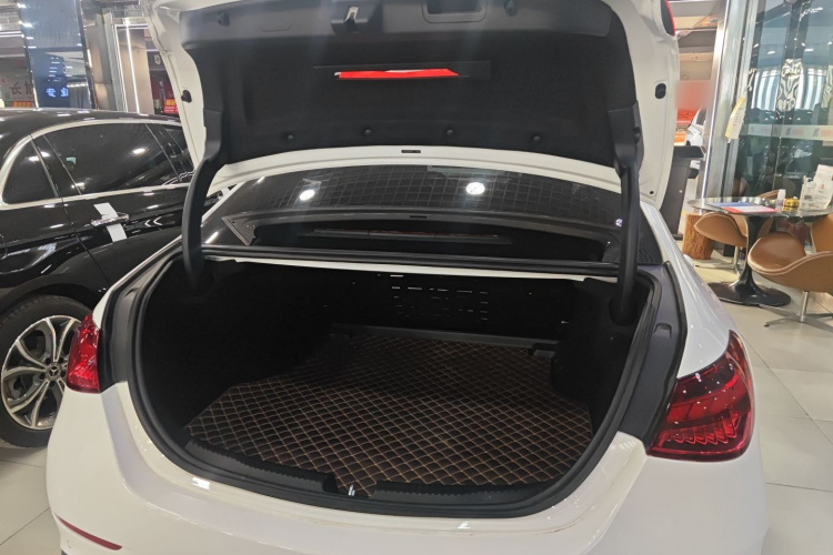 奔驰C级 2022款 改款 C 200 L 运动版局部细节23