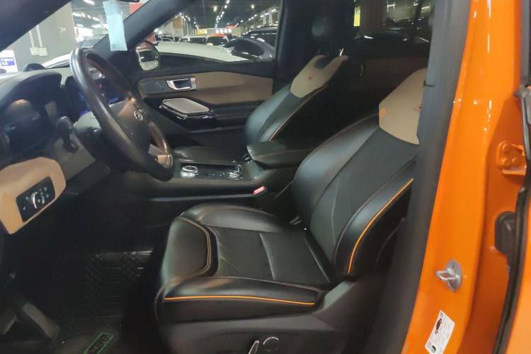 福特 探险者 2023款 EcoBoost 285 昆仑巅峰版 7座中控内饰19