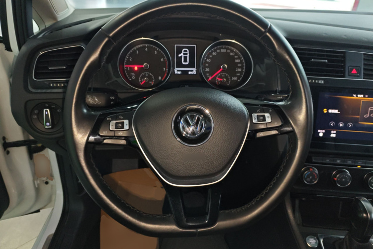 大众 高尔夫 2020款 挚爱版 200TSI DSG舒适型进取版中控内饰13