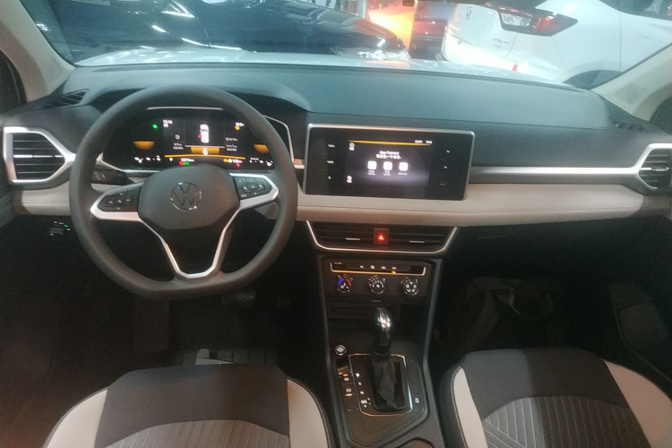 大众 途岳 2023款 300TSI 两驱新月版中控内饰7002