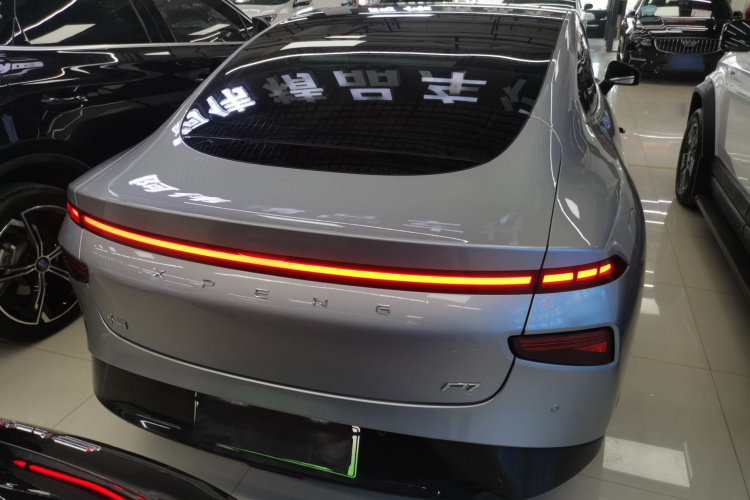 小鹏P7 2021款 670G车身外观6