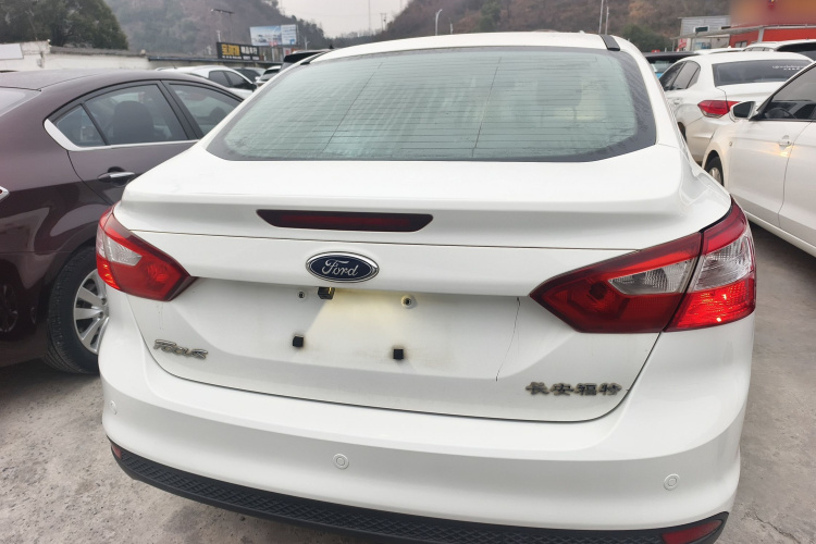 福特 福克斯 2012款 三厢 1.6L 自动风尚型车身外观6