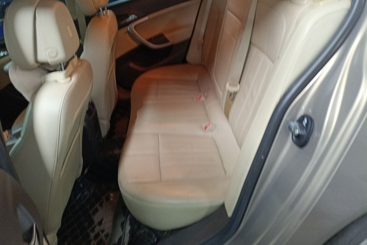 别克 君威 2014款 2.0L 精英时尚型中控内饰21