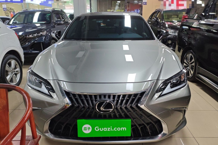 雷克萨斯ES 2021款 200 豪华版车身外观2