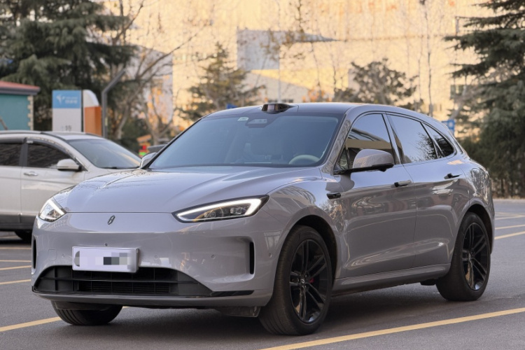 鸿蒙智行 问界M5 2024款 增程 Max RS 四驱高阶智驾版车身外观1