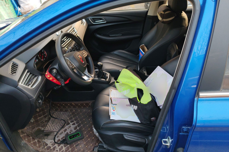 荣威i5 2019款 1.5L 手动4G互联朗豪版中控内饰19