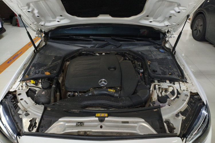 奔驰C级 2019款 C 260 运动版机舱底盘24