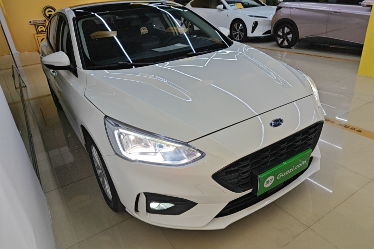 福特 福克斯 2020款 三厢 EcoBoost 180 自动锋潮型车身外观6002