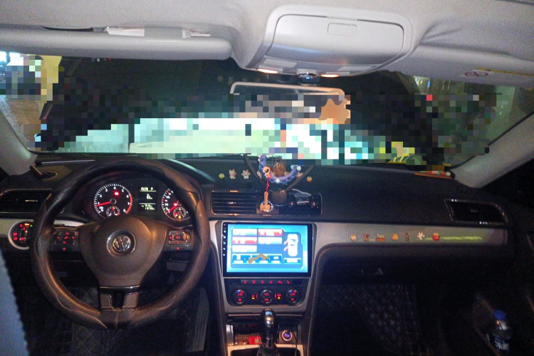 大众 帕萨特 2014款 1.8TSI DSG尊荣版中控内饰12
