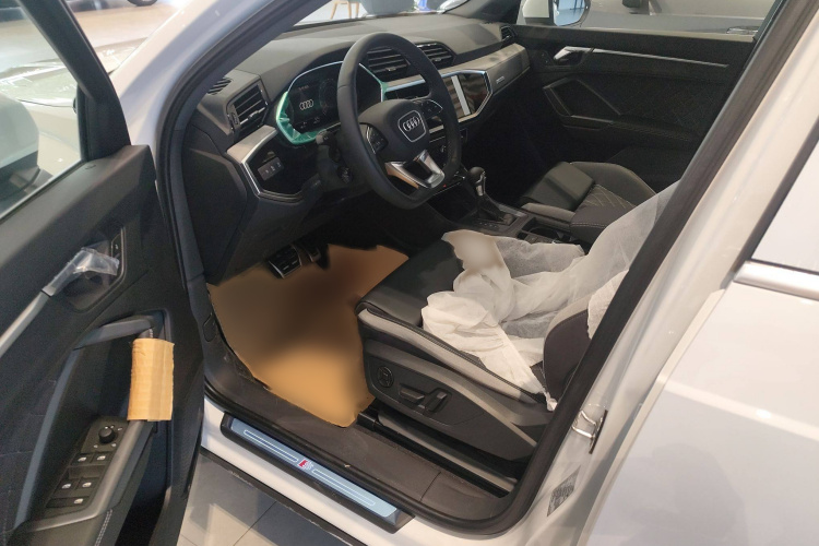 奥迪Q3 2025款 quattro 45周年典藏版 40TFSI 时尚动感型中控内饰7001