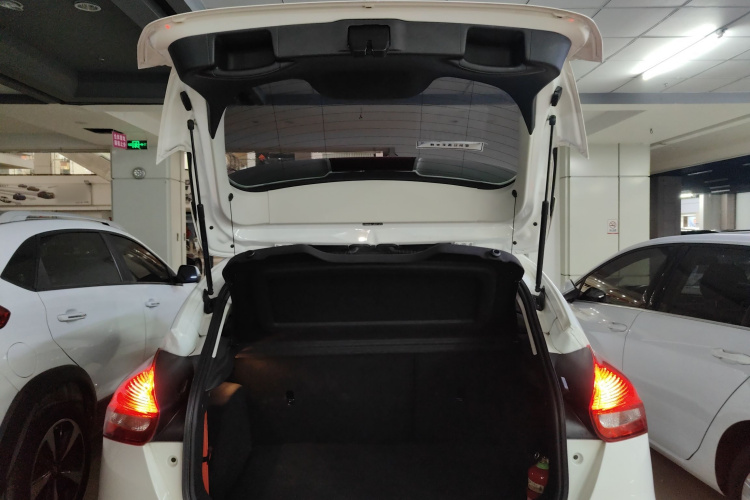 福特 福克斯 2018款 两厢经典 EcoBoost 180 自动精英型机舱底盘23