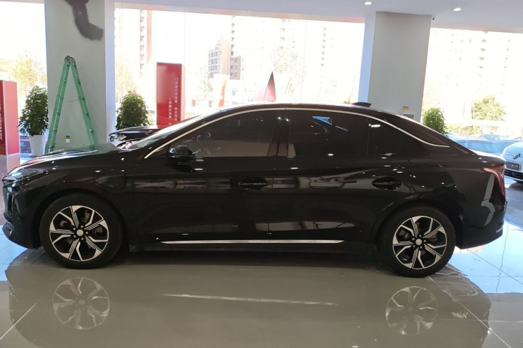 红旗E-QM5 2023款 改款 基础出行版车身外观4