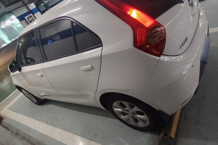 名爵3 2014款 1.5L AMT精英版车身外观4