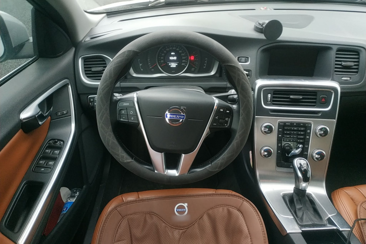 沃尔沃S60 2014款 S60L 2.0T 智远版中控内饰13