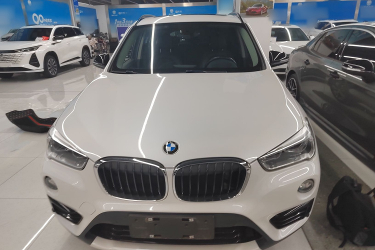宝马X1 2016款 xDrive20Li 豪华型车身外观2