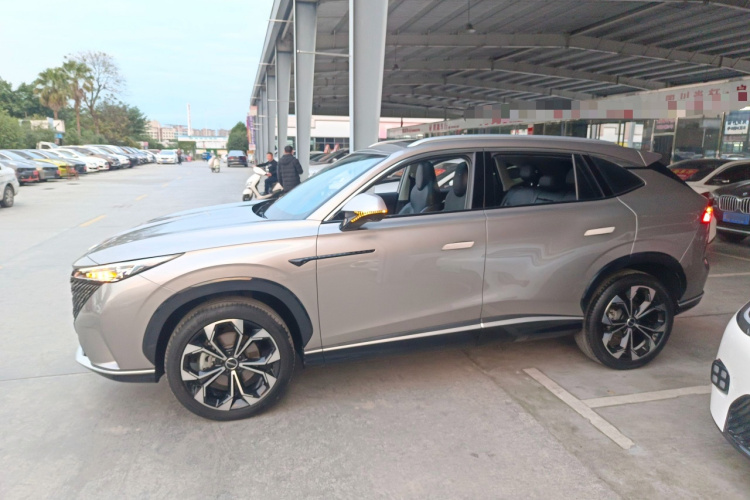 荣威RX5 2023款 1.5T 尊荣滑屏版车身外观4