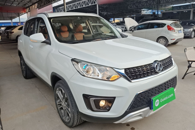 北京汽车 绅宝X35 2016款 1.5L 自动豪华版车身外观3