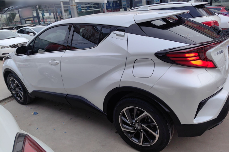 丰田C-HR 2021款 2.0L 豪华版车身外观4