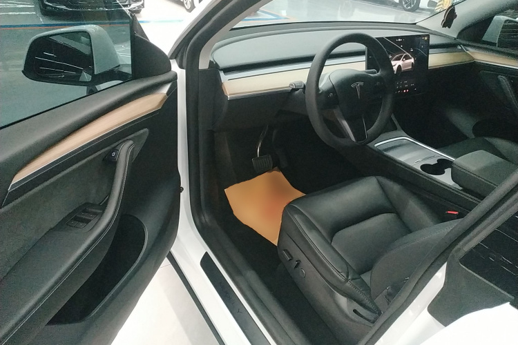 特斯拉 Model Y 2022款 改款 后轮驱动版中控内饰20