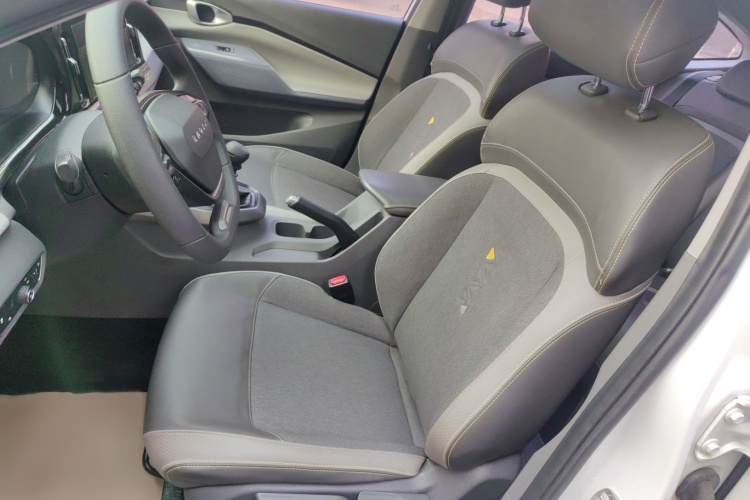 宝骏RC-5 2020款 1.5L 手动智耀豪华型局部细节19