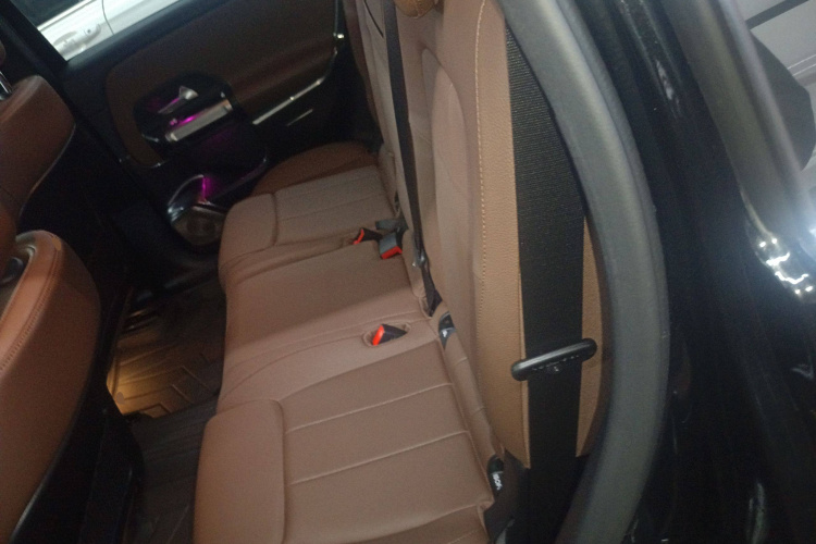 奔驰GLB 2024款 GLB 220 时尚型中控内饰7004