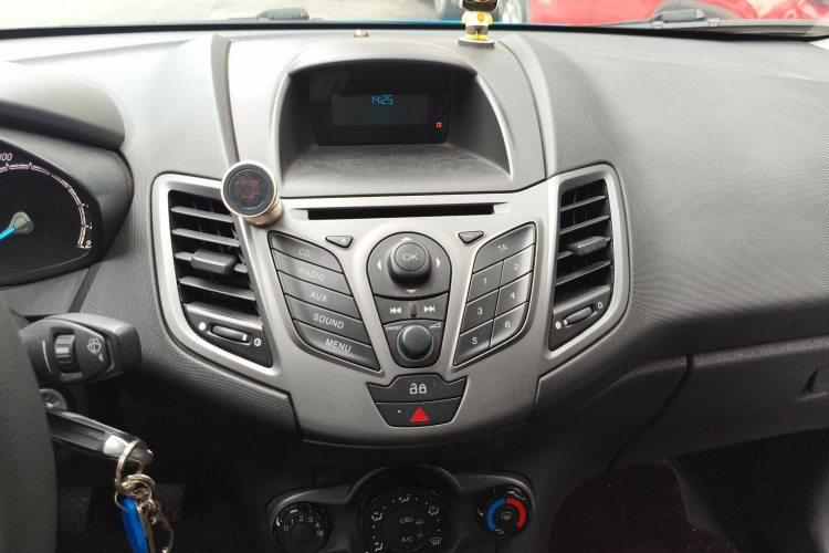 福特 嘉年华 2013款 三厢 1.5L 手动风尚型局部细节16