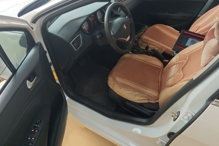 标致308 2014款 乐享版 经典 1.6L 自动优尚型中控内饰7003