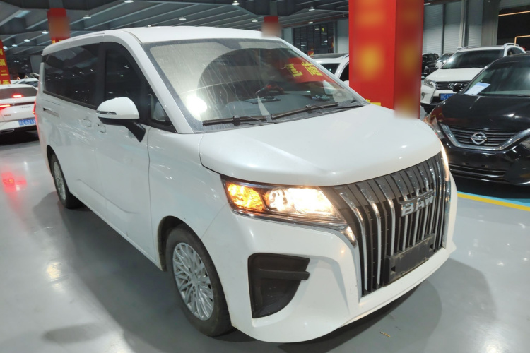 BAW北汽制造 锐胜王牌M7 2023款 2.0L 自动长轴创享型 7座车身外观3
