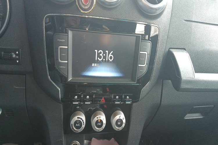 北京BJ40 2016款 40L 2.3T 自动两驱尊贵版局部细节16