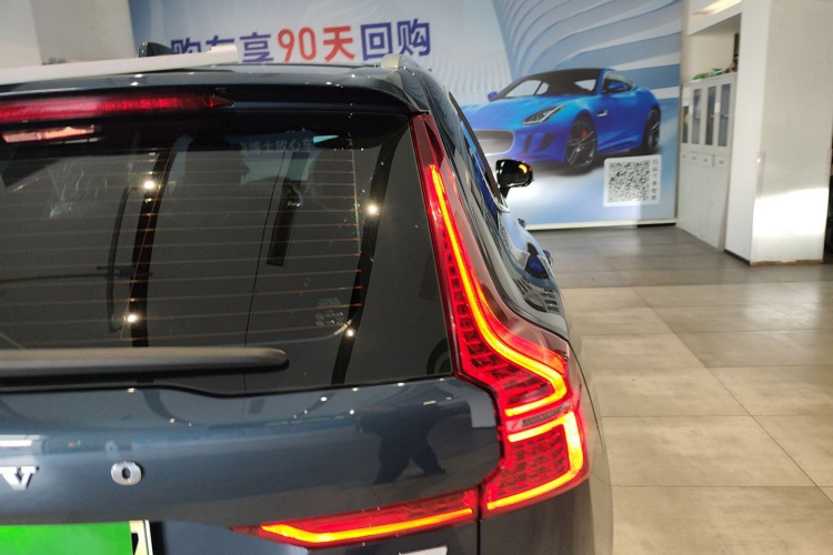 沃尔沃XC60新能源 2024款 T8 插电混动 长续航四驱智远豪华版车身外观9