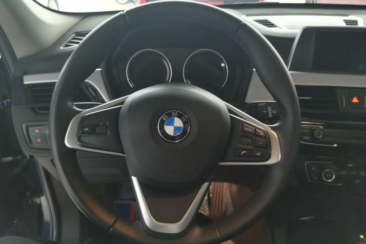 宝马X1 2019款 sDrive18Li 时尚型中控内饰7001